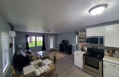 Fort McCoy House | 2BR Cottage on Lake Kerr, close to Silver Glenn Springs/Salt Springs