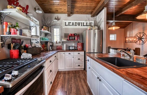Twin Lakes Cabin | 2BR Cozy Cabin: Mountain Views & Cozy Fireplace