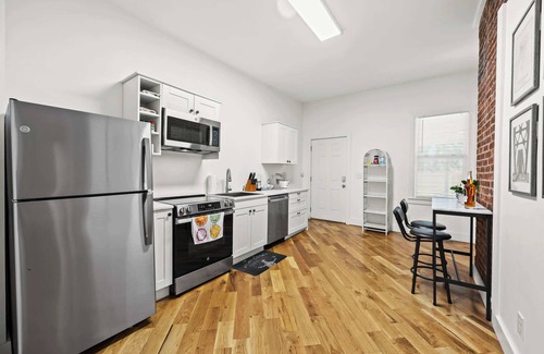 Old Louisville Apartment | 2BR Cozy Lou Stay | Prime Location w/Backyard!