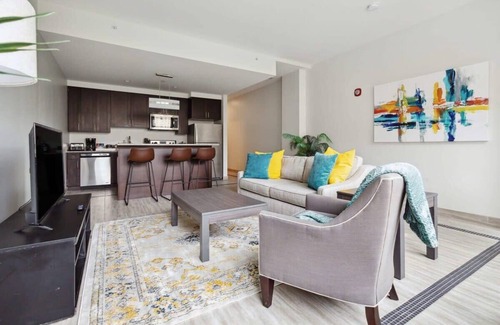 Downtown Detroit Apartment | 2BR Executive Downtown Retreat