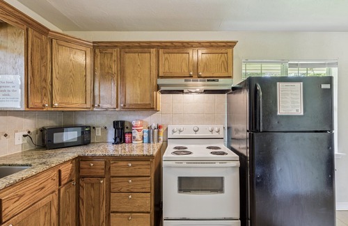 Central Oklahoma City Apartment | 2BR Family Getaway| $1700/month #TA | Full Kitchen + Laundry