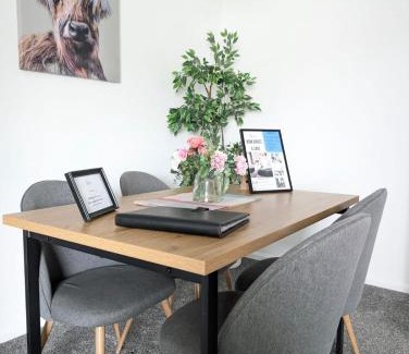 Doncaster Apartment | 2BR-Gayton Apt-FREE Parking-Fully Equipped-Short, Mid term stays