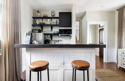 Cannonborough Elliotborough Apartment | 2BR Getaway 5 min walk to King St | Sleeps 6