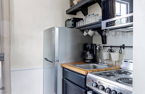 Cannonborough Elliotborough Apartment | 2BR Getaway 5 min walk to King St | Sleeps 6