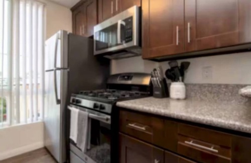 Hollywood Apartment | 2BR Hollywood Apt w/Rooftop Pool & Stunning Views of city and the Hollywood Sign