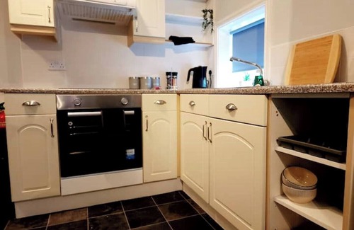 Birmingham Apartment | 2BR Home w/Smart TV, Parking near Utilita Arena