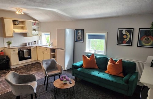 Birmingham Apartment | 2BR Home w/Smart TV, Parking near Utilita Arena