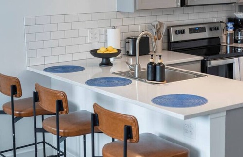 Hough Apartment | 2BR in Heart of Cleveland Near CWRU