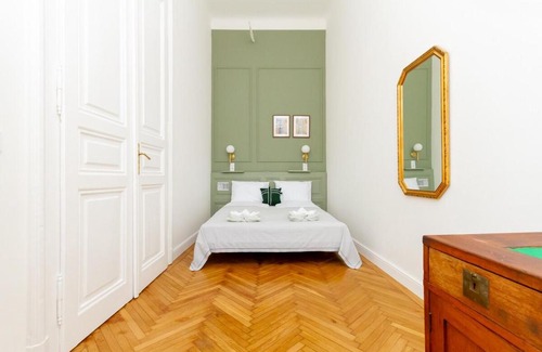 Belso-Ferencvaros Apartment | 2BR Modern Elegance w Sauna and AC by NeWave