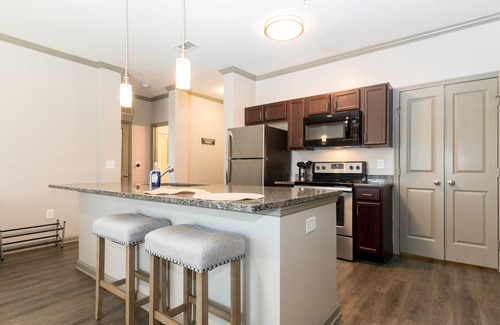 South Nashville Apartment | 2br Near Downtown+Parking+Pooln