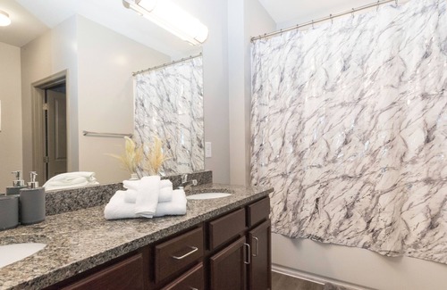 South Nashville Apartment | 2br Near Downtown+Parking+Pooln