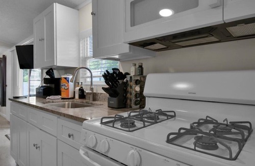Gatlinburg - Pigeon Forge RV Rental | 2BR Retreat in Pigeon Forge