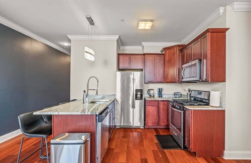 Olde Kensington Apartment | 2BR Retreat | Northern Libs | 2 Beds | Onsite Gym