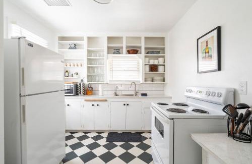 Sunnyside House | 2BR Retreat - Walk to Tabor Shops & Cafes