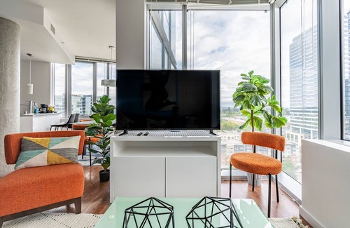 West Bellevue Apartment | 2BR | Rooftop, Pool & Gym | Bellevue | Sophari A