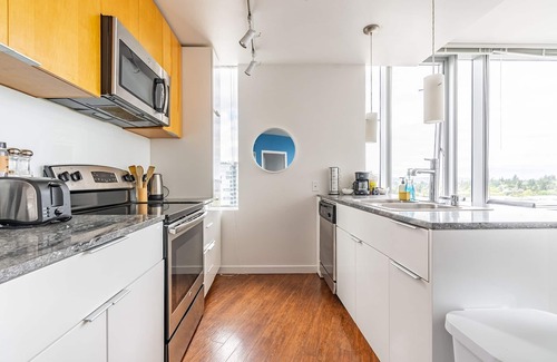 West Bellevue Apartment | 2BR | Rooftop, Pool & Gym | Bellevue | Sophari A