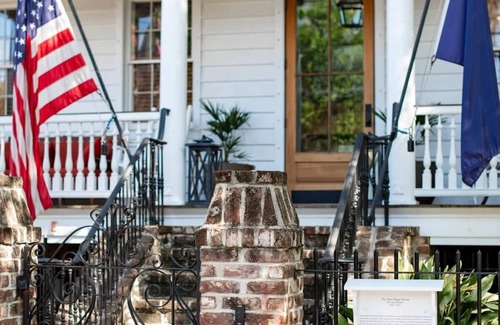 Cannonborough Elliotborough Apartment | 2BR Suite in Stunning Bright Manor House Downtown