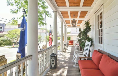Cannonborough Elliotborough Apartment | 2BR Suite in Stunning Bright Manor House Downtown