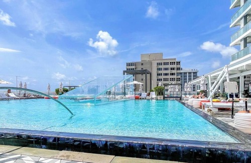 Central Beach Condo | 2BR W Resort, SE Corner, Great Ocean Views, Pool, Hot tub