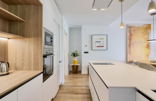 La Buhaira Apartment | 2BR with terrace and private parking
