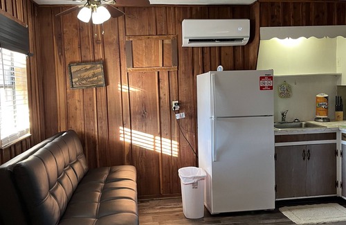 Burnside Cottage | 2BR1BA cottage- Seasonal lake view, minutes to Lake Cumberland Regional Hospital