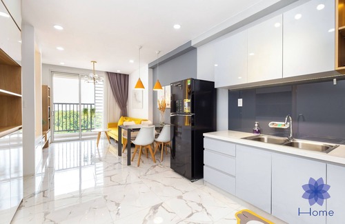 Tan Binh Apartment | 2BRs Apartment in Luxury Building W/Free Gym, Pool and Airport Pick up