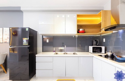 Tan Binh Apartment | 2BRs Apartment in Luxury Building W/Free Gym, Pool and Airport Pick up