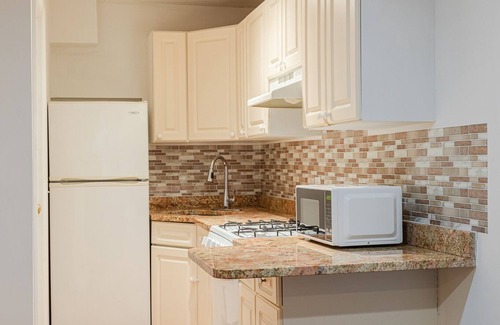 Midtown South Apartment | 2FE Chelsea Studio in the Flower District