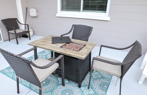 Gulf Gate Estates House | 2miles from Siesta Key! 4bd 3bth with pool