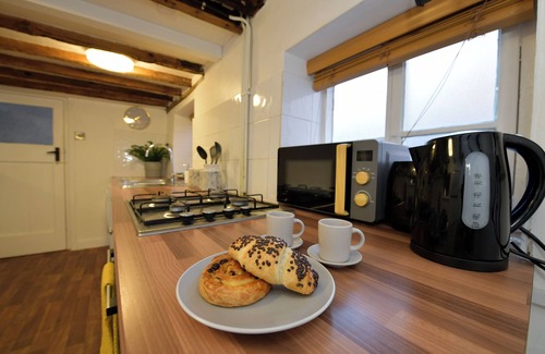 Shrewsbury House | 2min walk to Shrewsbury town centre. Sleeps 6 - historic townhouse, free parking