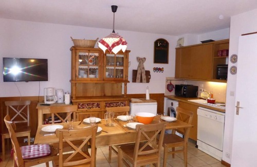 Les Contamines-Montjoie Apartment | 2nd floor, balcony, parking, tv, ski locker, 35m², Les Contamines-Montjoie