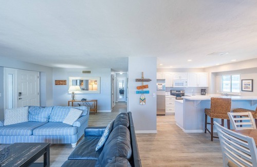 Siesta Key Condo | 2nd Floor 2 Bdrm Beach View Condo