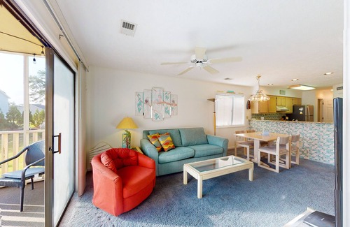 Little River Condo | 2nd-floor condo with pool, hot tub, tennis, & screened balcony - near beach