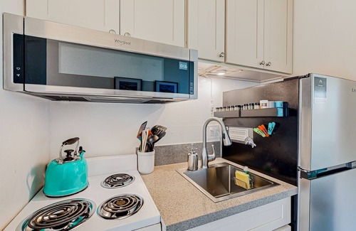 Kihei Apartment | 2nd-floor condo with amazing ocean views, private lanai, & updated interior