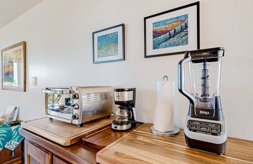 Kihei Apartment | 2nd-floor condo with amazing ocean views, private lanai, & updated interior