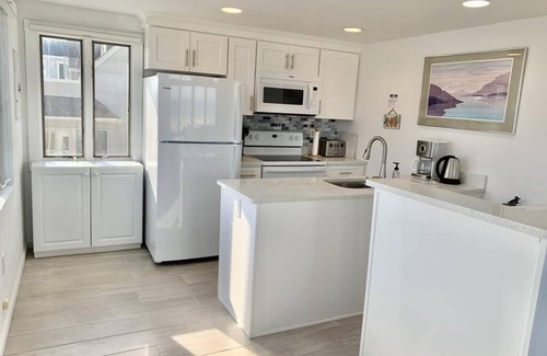 North Beach Haven Apartment | 2nd Floor OceanFront Duplex