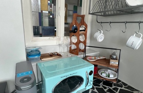 Wilmington Historic District Apartment | 2nd Floor STREETVIEW Studio Market St building. Close to all things downtown!