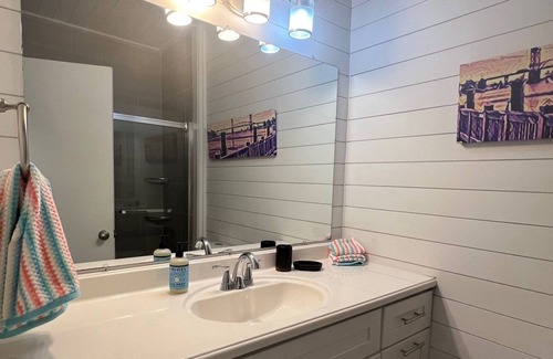 Wilmington Historic District Apartment | 2nd Floor STREETVIEW Studio Market St building. Close to all things downtown!