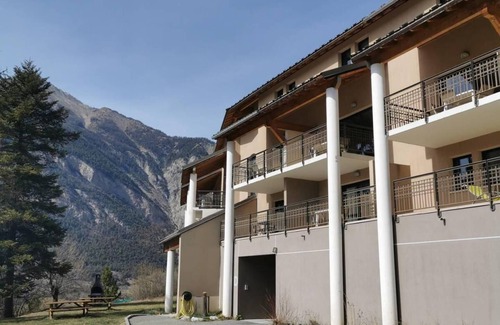 Jausiers Apartment | 2nd floor, swimming pool, sauna, terrace, parking, tv, 50m², Pra Loup