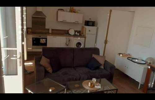 Carnot Apartment | 2rooms 4 pers. 1,5km from Palais/swimming pool/parking 12min walk center Cannes