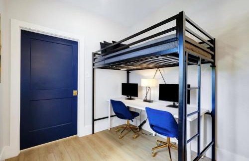 Downtown San Antonio House | 2x Hottub, Pool, Minigolf, Theater,games, 20guests