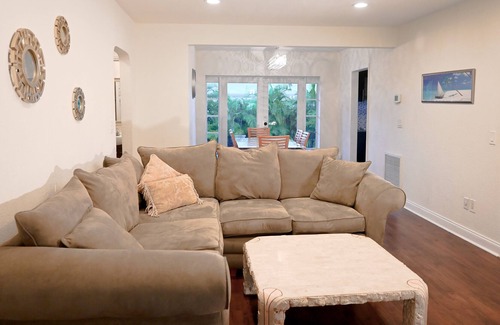 Royal Poinciana House | 3/2 Beautiful Pool home 2 miles from Hollywood Beach.