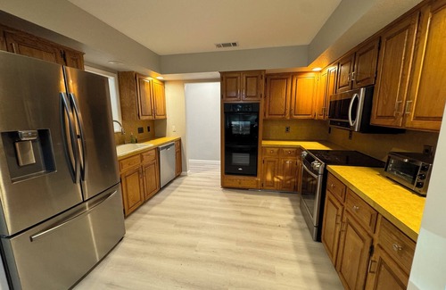 Brushy Bend Park House | 3.5 acre Round Rock home - Pool, remodeled fully furnished, 2 car garage