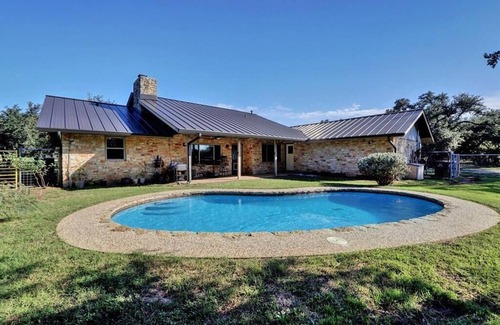 Brushy Bend Park House | 3.5 acre Round Rock home - Pool, remodeled fully furnished, 2 car garage