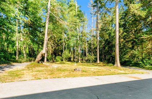 Oak Harbor House | 3.5 acre water-view retreat with deck, grill, pool table, bar & washer/dryer