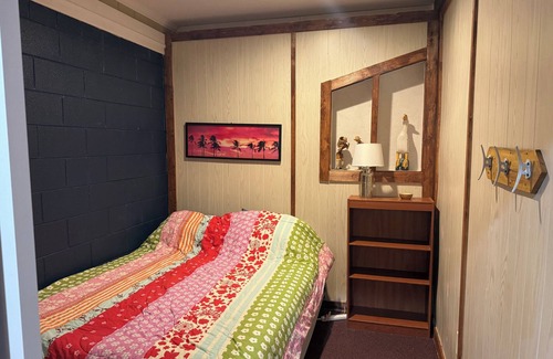 Morehead City Cabin | 3 Acre Waterfront Retreat sleeps up to 25, easy walk to historic district