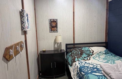 Morehead City Cabin | 3 Acre Waterfront Retreat sleeps up to 25, easy walk to historic district