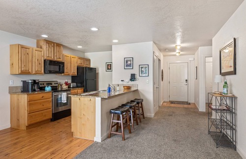 Meridian House | 3 Adjacent Homes | Great for Families | Sleeps 24!