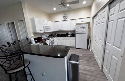 Bradenton Condo | 3 B/R 2 BA in Bradenton Close to Anna Maria Island Minimum 1 month Nov/Dec 2025