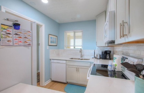 Caswell Beach Condo | 3 BA/2 BA Caswell Beach Oceanfront Condo w/Pool-Sleeps 6